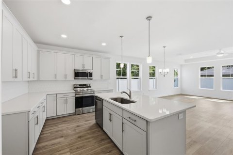 House in Palm Coast, Florida 3 bedrooms, 185.8 sq.m. № 2235968 - photo 6