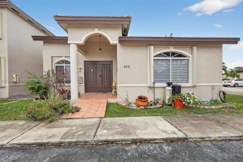 Condo à Hialeah, Floride, 3 chambres  № 2001162