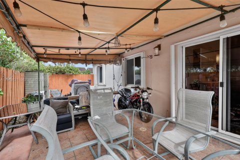 Copropriété à vendre à Hialeah, Floride: 3 chambres, 117.15 m2 № 2001162 - photo 20