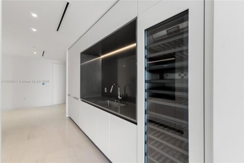 Condo in Miami, Florida, 3 bedrooms  № 1865152 - photo 22