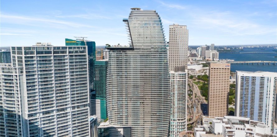 Condo in Miami, Florida, 3 bedrooms  № 1865152