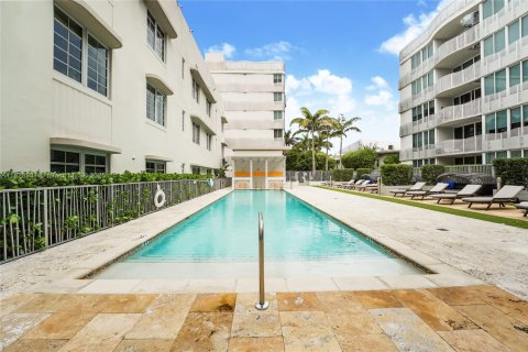 Condo in Miami Beach, Florida, 1 bedroom  № 1865544 - photo 21