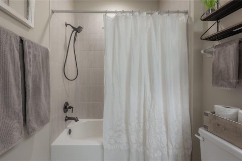 Townhouse in Wesley Chapel, Florida 3 bedrooms, 172.15 sq.m. № 1813104 - photo 24