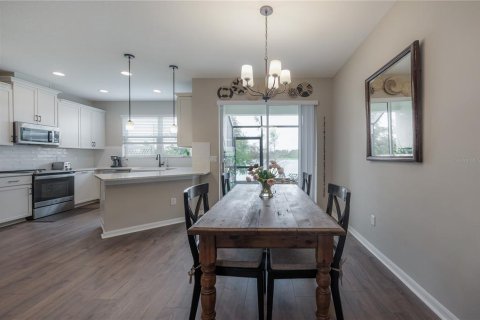 Townhouse in Wesley Chapel, Florida 3 bedrooms, 172.15 sq.m. № 1813104 - photo 10