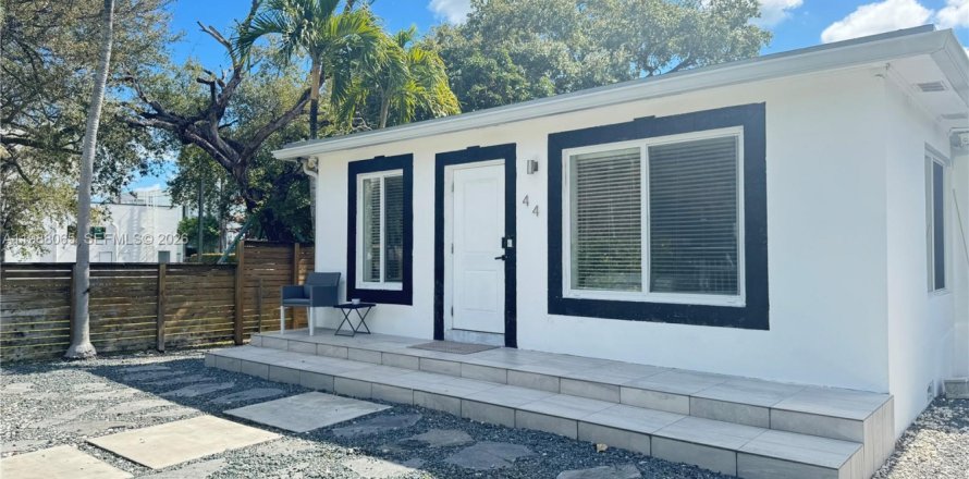 Дом в Майами, Флорида 3 спальни, 161м2 № 2050347