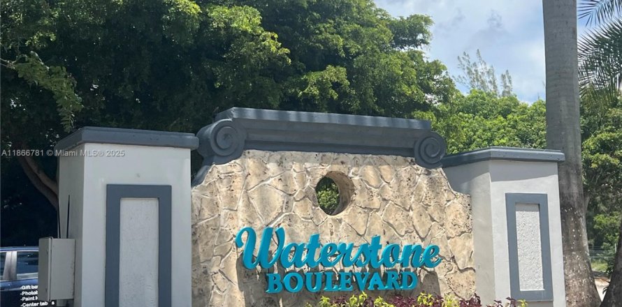 House in Homestead, Florida 2 bedrooms, 97.18 sq.m. № 1920132