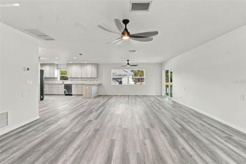 Casa en venta en Hernando Beach, Florida, 3 dormitorios, 146.79 m2 № 2423911 - foto 4