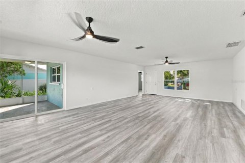 Casa en venta en Hernando Beach, Florida, 3 dormitorios, 146.79 m2 № 2423911 - foto 6