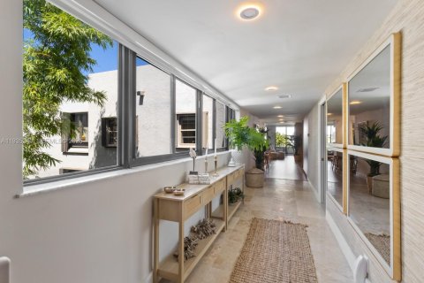 Condominio en alquiler en Key Biscayne, Florida, 4 dormitorios, 185.8 m2 № 1993665 - foto 2