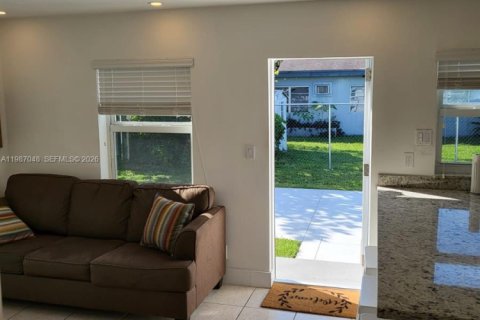 Apartamento en alquiler en Hollywood, Florida, 1 dormitorio, 41.81 m2 № 2057651 - foto 3