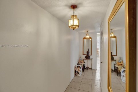 Condo in Aventura, Florida, 2 bedrooms  № 1938037 - photo 10