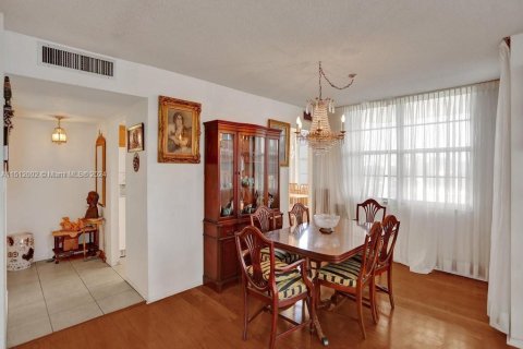 Condo in Aventura, Florida, 2 bedrooms  № 1938037 - photo 8
