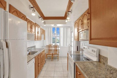 Condo in Aventura, Florida, 2 bedrooms  № 1938037 - photo 12