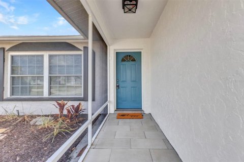 House in Port Charlotte, Florida 2 bedrooms, 97.73 sq.m. № 1675103 - photo 4