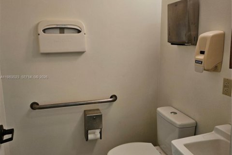 Propiedad comercial en venta en Sunrise, Florida № 2047682 - foto 6