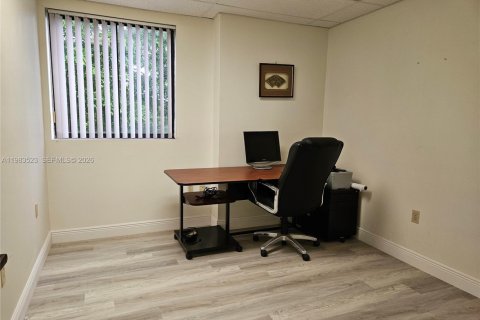 Propiedad comercial en venta en Sunrise, Florida № 2047682 - foto 4