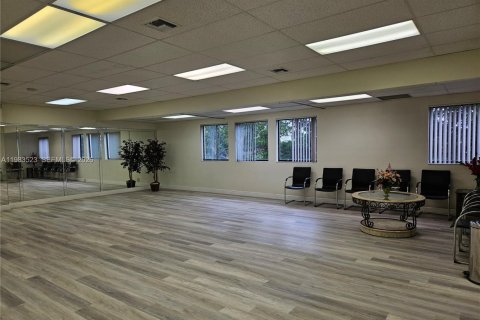 Propiedad comercial en venta en Sunrise, Florida № 2047682 - foto 3