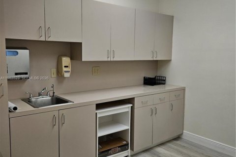 Propiedad comercial en venta en Sunrise, Florida № 2047682 - foto 5