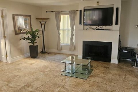 House in Cape Coral, Florida 4 bedrooms, 245.91 sq.m. № 1608236 - photo 11