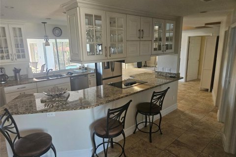 House in Cape Coral, Florida 4 bedrooms, 245.91 sq.m. № 1608236 - photo 10