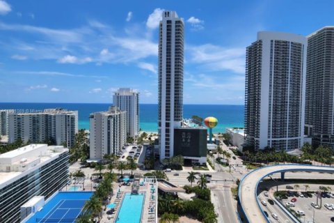 Copropriété à vendre à Hollywood, Floride: 2 chambres, 98.48 m2 № 1964894 - photo 3