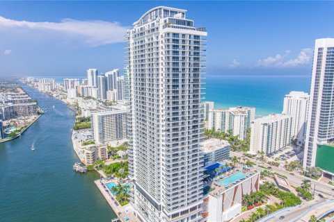 Copropriété à vendre à Hollywood, Floride: 2 chambres, 98.48 m2 № 1964894 - photo 1