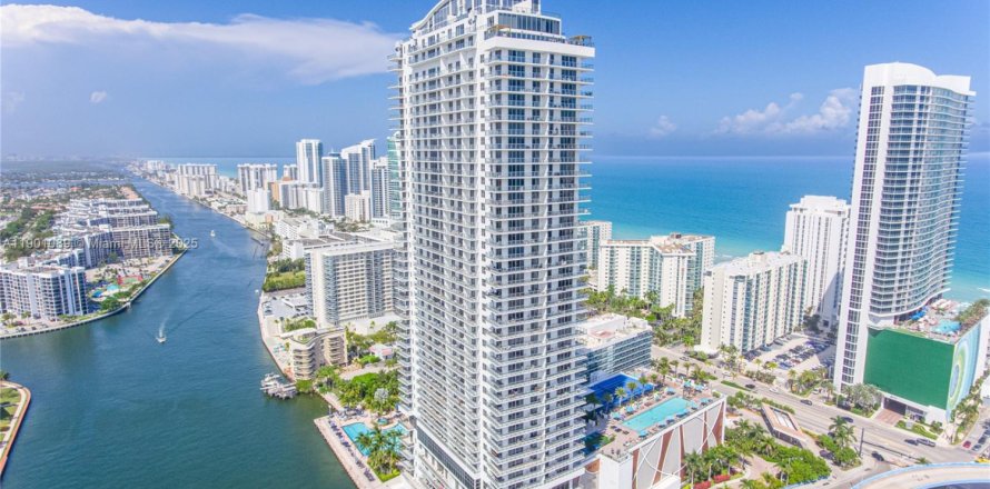 Condo à Hollywood, Floride, 2 chambres № 1964894