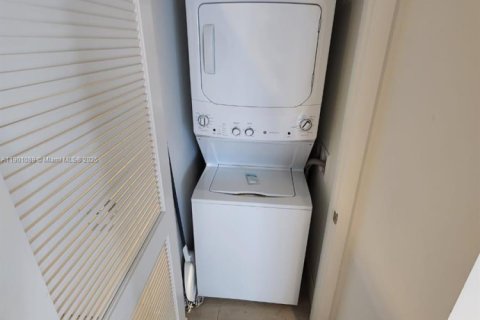 Copropriété à vendre à Hollywood, Floride: 2 chambres, 98.48 m2 № 1964894 - photo 15