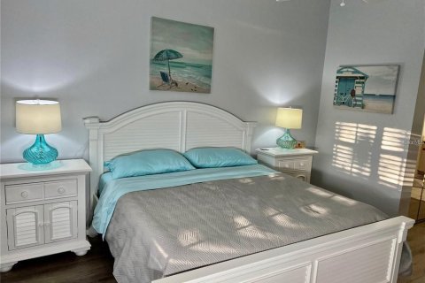 House in Sarasota, Florida 3 bedrooms, 141.03 sq.m. № 2212863 - photo 11