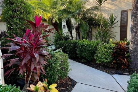 House in Sarasota, Florida 3 bedrooms, 141.03 sq.m. № 2212863 - photo 2