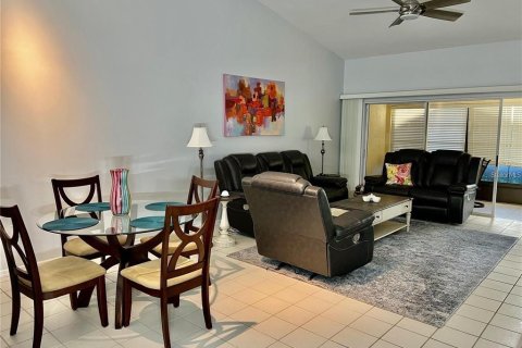 House in Sarasota, Florida 3 bedrooms, 141.03 sq.m. № 2212863 - photo 6