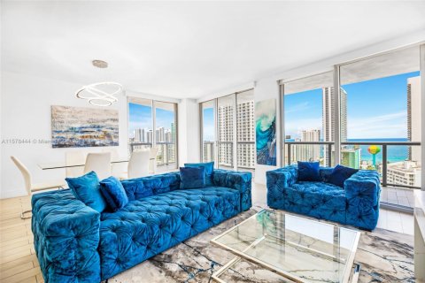 Copropriété à louer à Hallandale Beach, Floride: 3 chambres, 146.51 m2 № 1933858 - photo 1