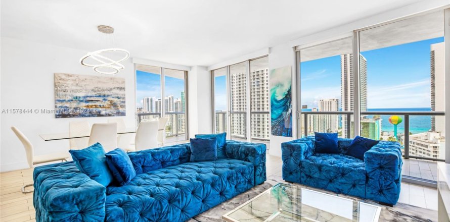 Condo à Hallandale Beach, Floride, 3 chambres № 1933858