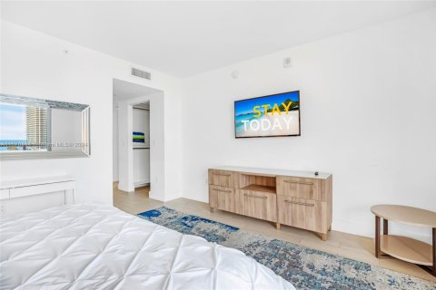 Copropriété à louer à Hallandale Beach, Floride: 3 chambres, 146.51 m2 № 1933858 - photo 12