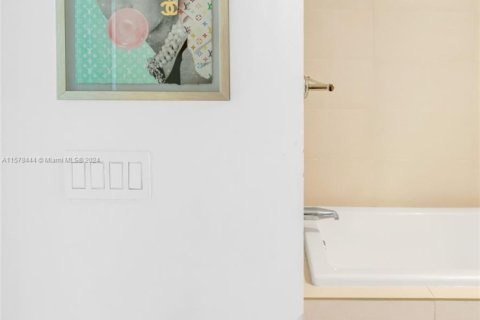 Copropriété à louer à Hallandale Beach, Floride: 3 chambres, 146.51 m2 № 1933858 - photo 14