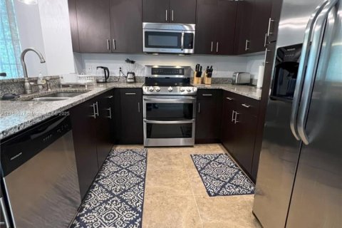 Townhouse in Pompano Beach, Florida 3 bedrooms, 139.35 sq.m. № 1863946 - photo 7
