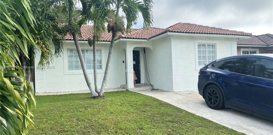 Villa ou maison à Miami, Floride 3 chambres, 108.6 m2 № 1979907