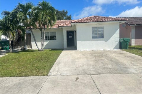 Villa ou maison à vendre à Miami, Floride: 3 chambres, 108.6 m2 № 1979907 - photo 2