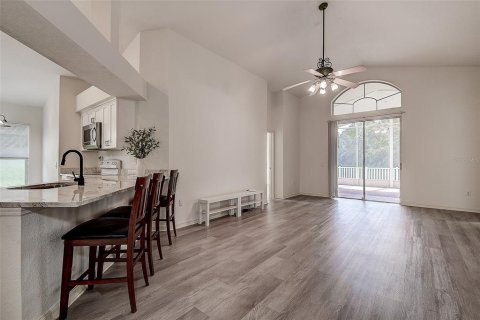 Villa ou maison à vendre à Wesley Chapel, Floride: 4 chambres, 163.88 m2 № 2418972 - photo 13