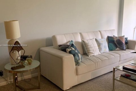 Condominio en alquiler en Sunny Isles Beach, Florida, 1 dormitorio, 71.26 m2 № 1828795 - foto 4