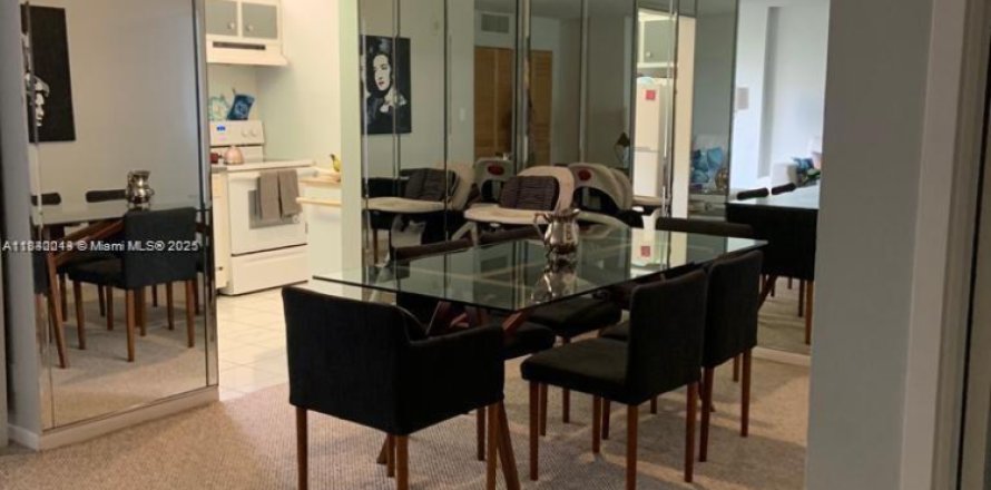 Condominio en Sunny Isles Beach, Florida, 1 dormitorio  № 1828795