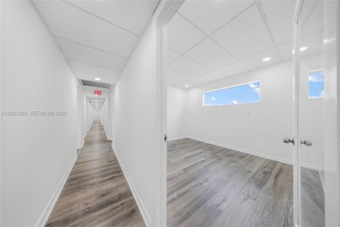 Propiedad comercial en venta en Hialeah, Florida № 2263350 - foto 22
