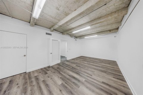 Propiedad comercial en venta en Hialeah, Florida № 2263350 - foto 28