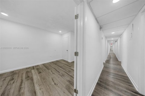 Propiedad comercial en venta en Hialeah, Florida № 2263350 - foto 30