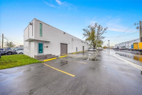 Propiedad comercial en Hialeah, Florida № 2263350