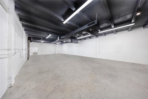 Propiedad comercial en venta en Hialeah, Florida № 2263350 - foto 9