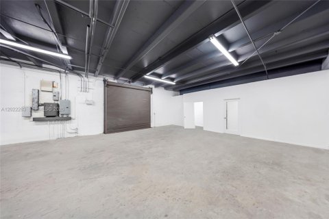 Propiedad comercial en venta en Hialeah, Florida № 2263350 - foto 14