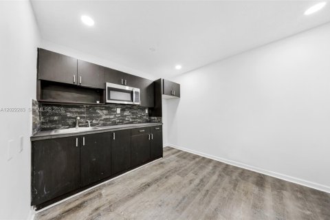 Propiedad comercial en venta en Hialeah, Florida № 2263350 - foto 20