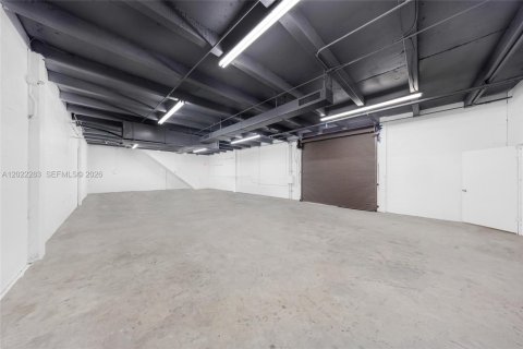 Propiedad comercial en venta en Hialeah, Florida № 2263350 - foto 12