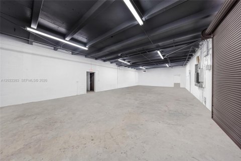 Propiedad comercial en venta en Hialeah, Florida № 2263350 - foto 8